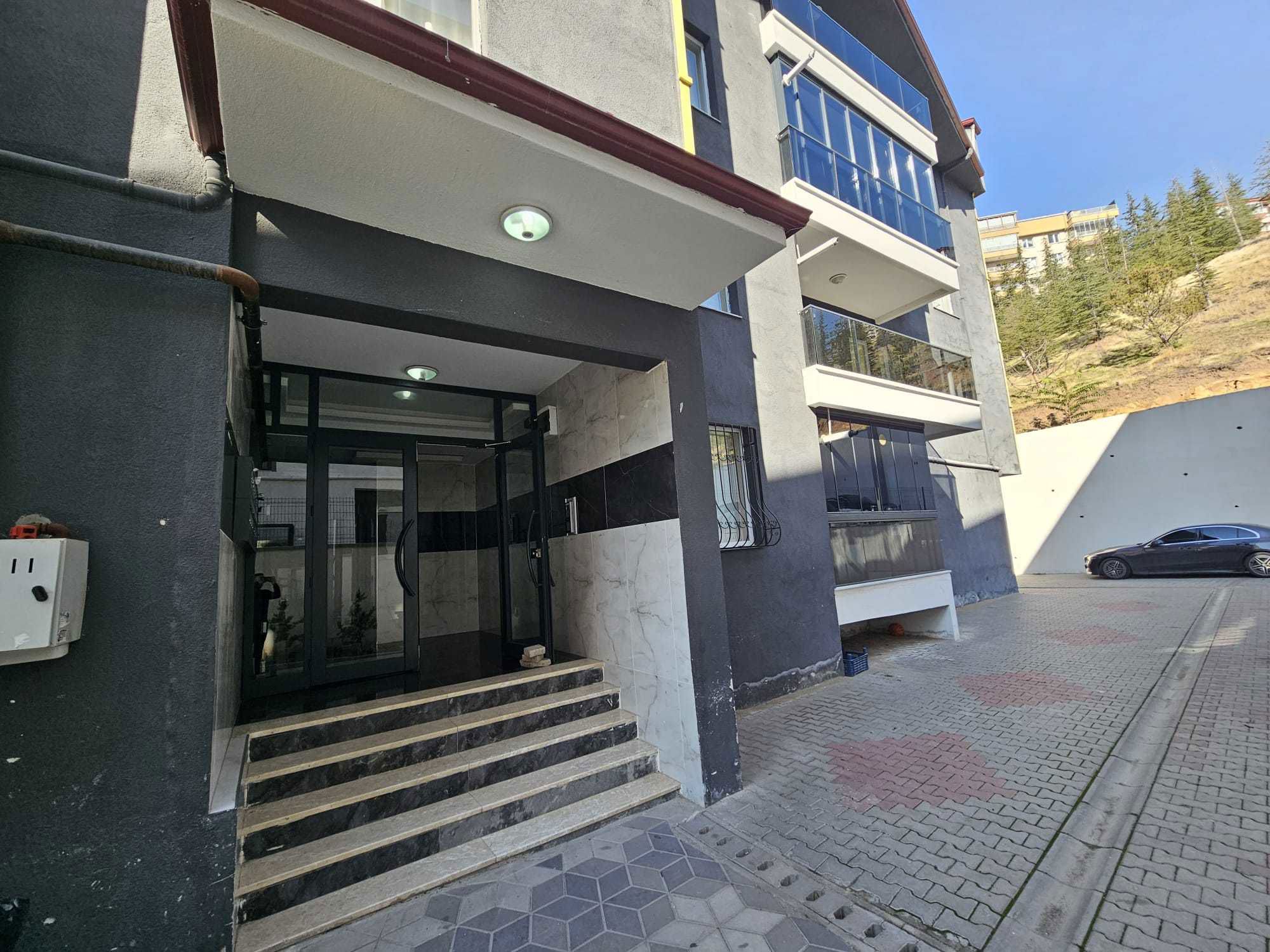 YILDIZTEPE MAHALLESINDE UYGUN FIYATLI LÜKS 6+1 DUBLEKS DAIRE