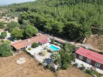 DOĞA İÇİNDE LÜKS VE HUZURLU YAŞAM ÖZEL HAVUZLU ÇİFTLİK EVİ