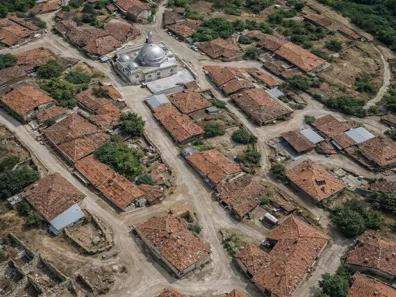 RE/MAX İNCİ'DEN DURSUNBEY KURTLAR MAH. SATILIK TAŞ EV VE ARSASI 