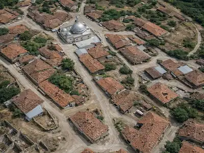 RE/MAX İNCİ'DEN DURSUNBEY KURTLAR MAH. SATILIK TAŞ EV VE ARSASI 