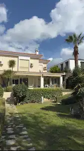ÇEŞME ALAÇATI DA 4+1 ÖZEL BİR VİLLA .