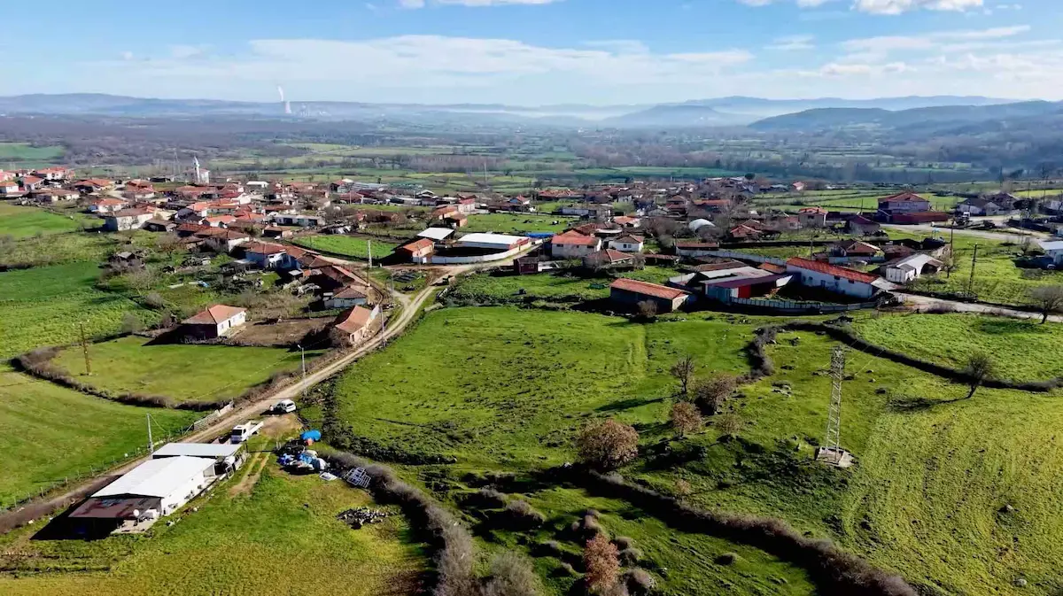 ÇANAKKALE ÇAN TEPEKÖY’DE 2.304 M² KÖŞE PARSEL SATILIK İMARLI ARSA 