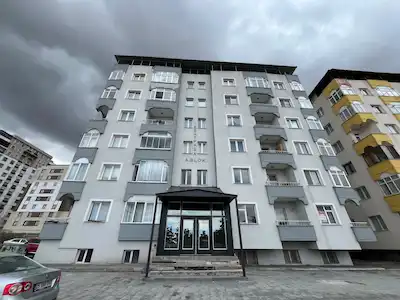 REMAX ARTIS'DEN TERMINAL CADDESINDE SATILIK EŞYALI 2+1 DAIRE