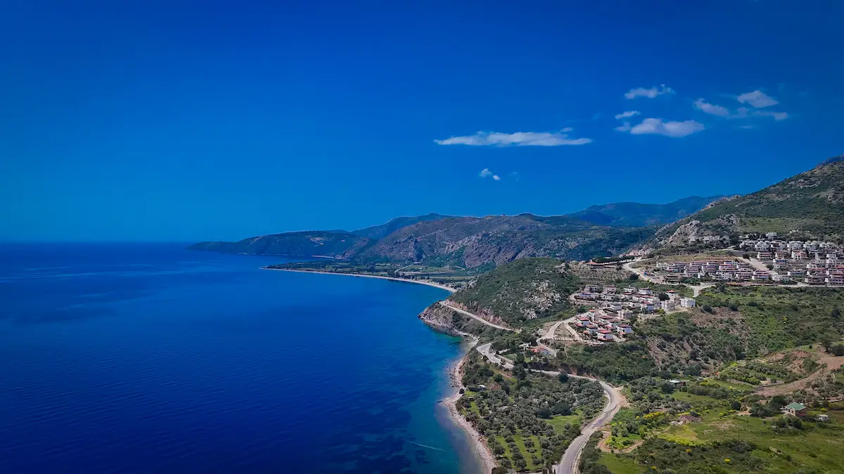 MUĞLA MİLAS ÇÖKERTMEDE CENNET GİBİ BİR DOĞAYA VE DENIZE SAHİP HAVUZLU SİTEDE DAIRE