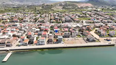 URLA ÇAMLIÇAY'DA DENIZE 1. PARALEL, SATILIK MÜSTAKIL EV