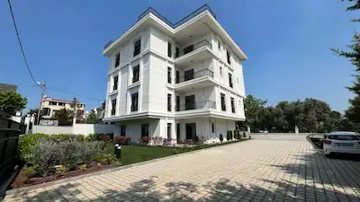 RE/MAX MAHAL'DEN PINARTEPE'DE DENİZ MANZARALI ÜST SEGMENT SATILIK BİNA