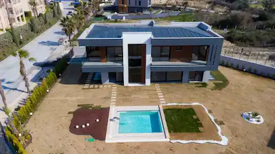 KUŞADASI GOLF RESORT ÖNÜNDE SATILIK 5+1 LÜKS  HAVUZLU VİLLA