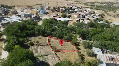 REMAX DEĞİŞİM MÜCAHİTTEN SARIYAKUP KÖY İÇİNDE SATILIK 471 M2 TARLA