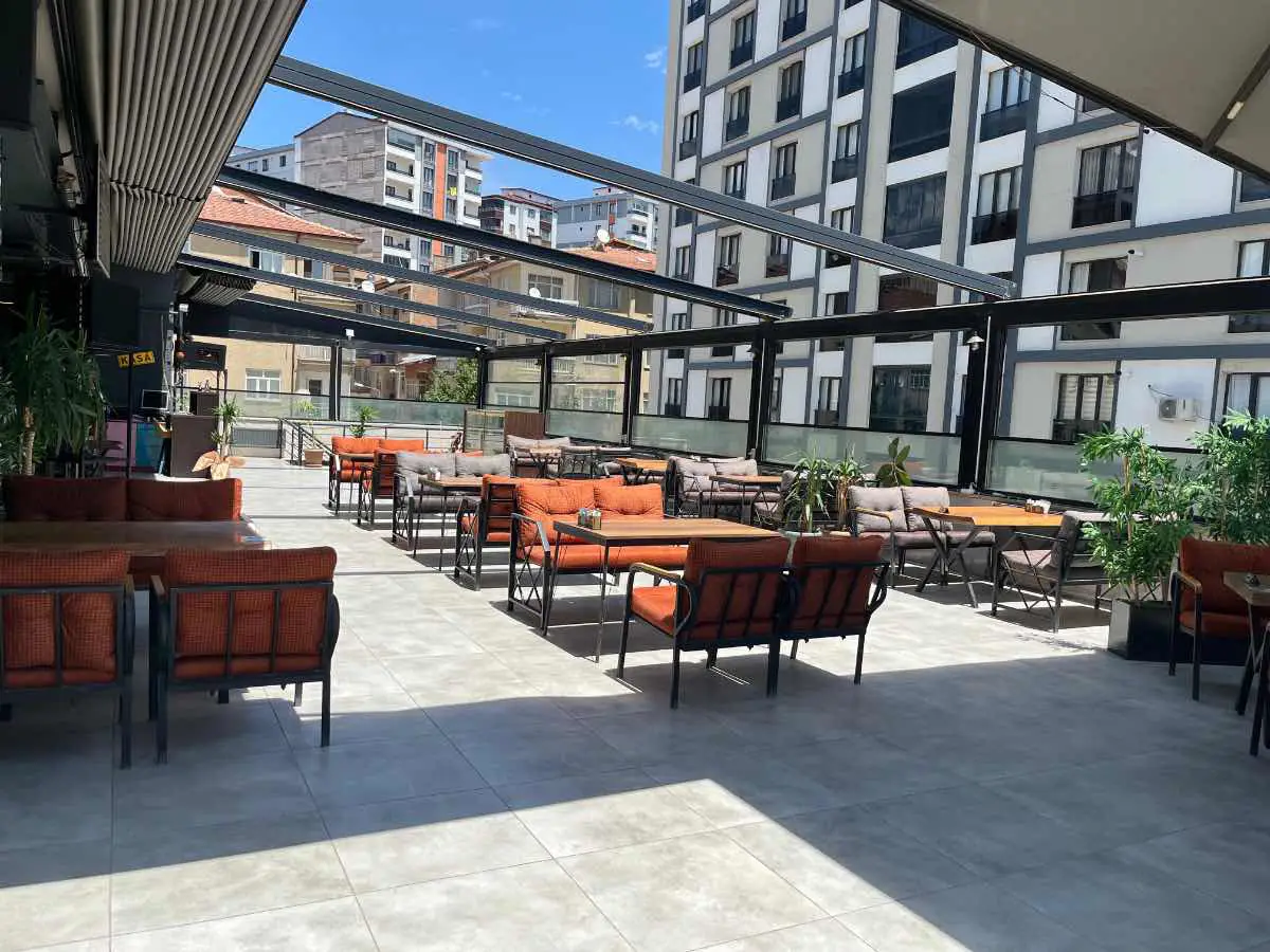 RE/MAX DOĞU'DAN VALİLİK KARŞISI DEVREN SATILIK 600 M2 KAFE