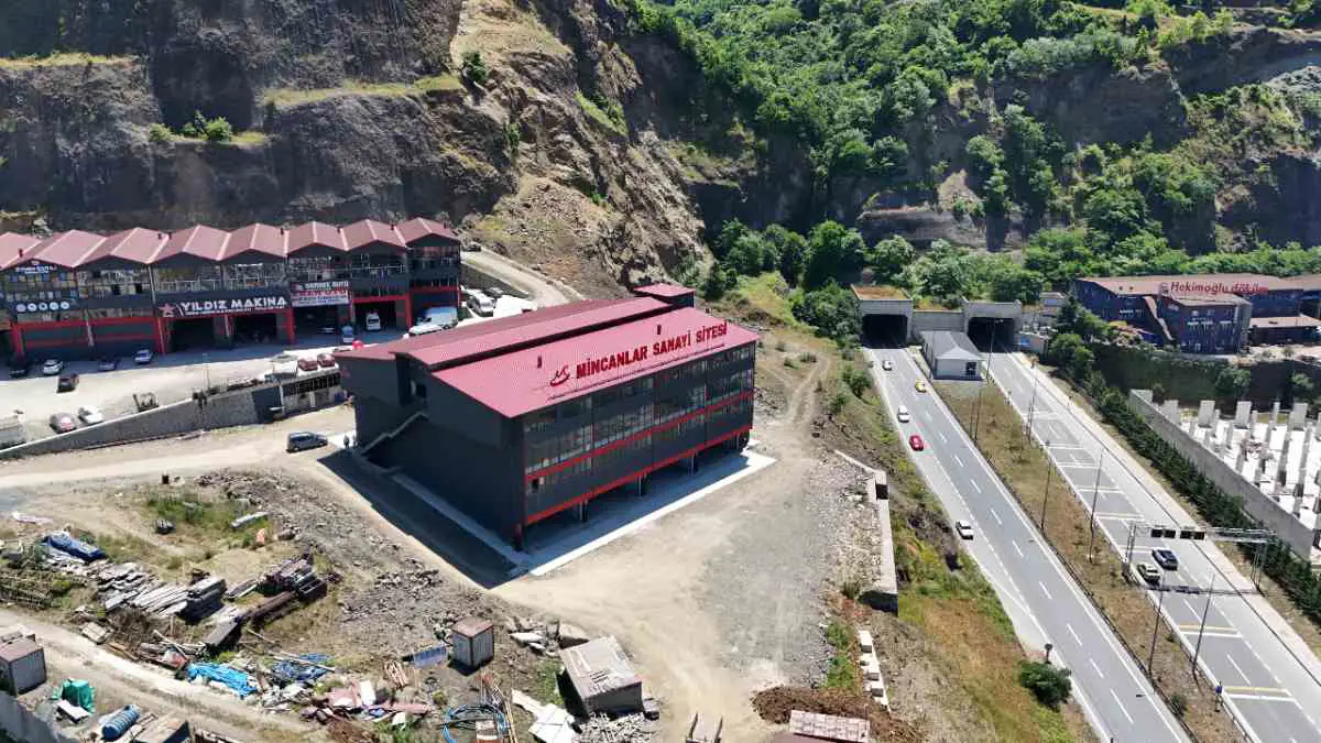 DOLAYLI MAHALLESİ SANAYİ BÖLGESİN'DE 190 M2 KİRALIK DÜKKAN
