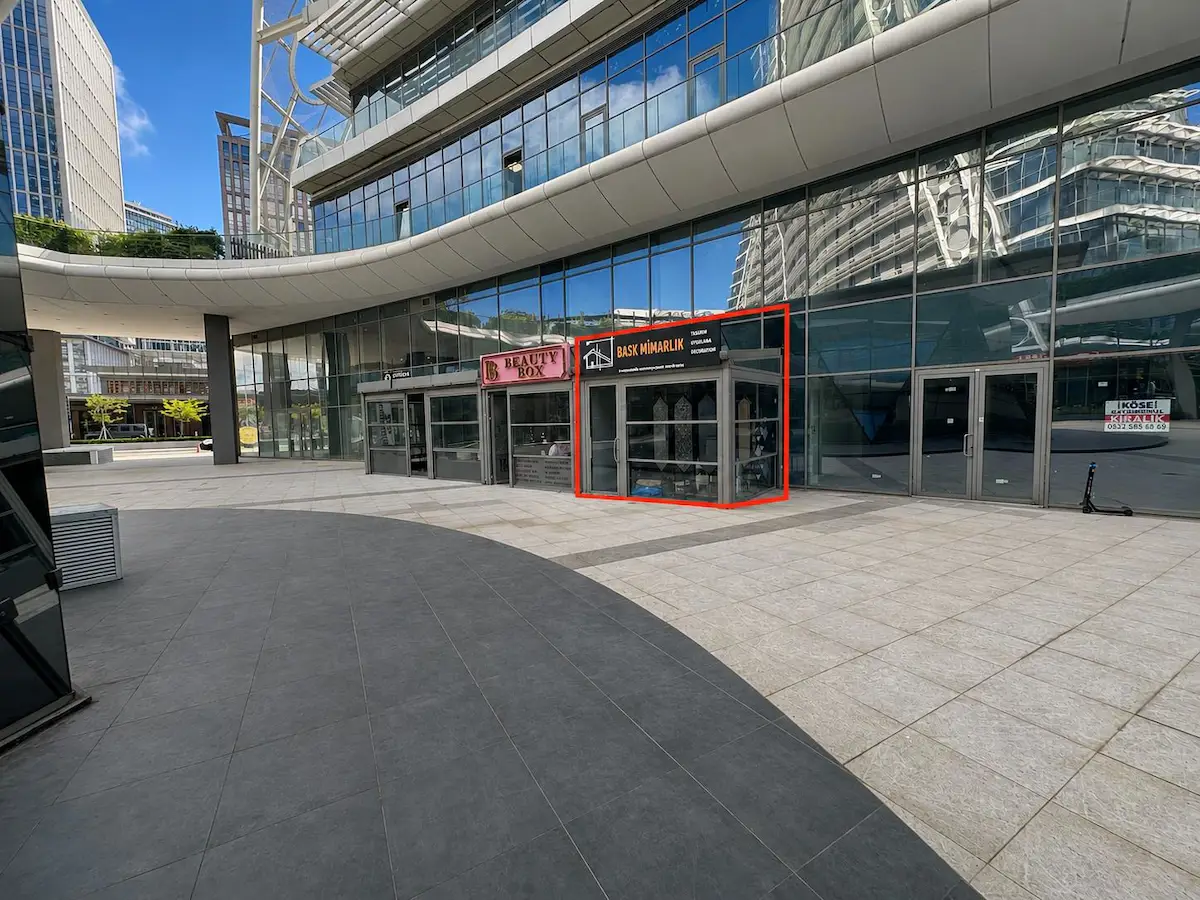 İSTANBUL FINANS MERKEZI SARPHAN'DA KIRALIK 80 M² PRESTIJLI DÜKKAN