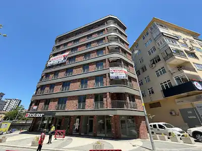 KADIKÖY SAHRAYICEDİT SIFIR BİNADA BALKONLU İSKANLI LÜKS OFİSLER ￼
