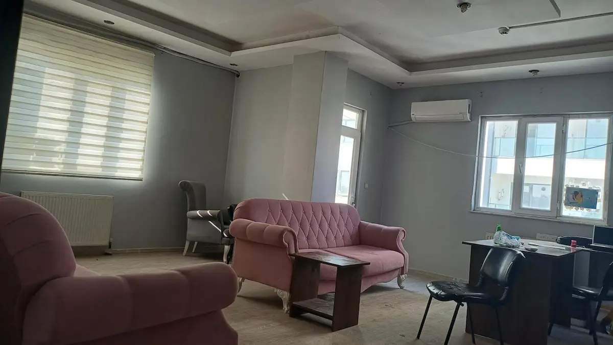 ARTUKLU 13 MART’TA GÜNEY-DOĞU CEPHELİ, 7. KAT 110 M² SATILIK OFİS | KREDİYE UYGUN