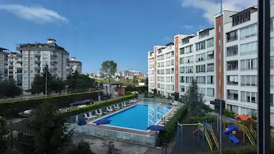 ATEŞ PALMİYE SİTESİ’NDE HAVUZ MANZARALI 3+1!