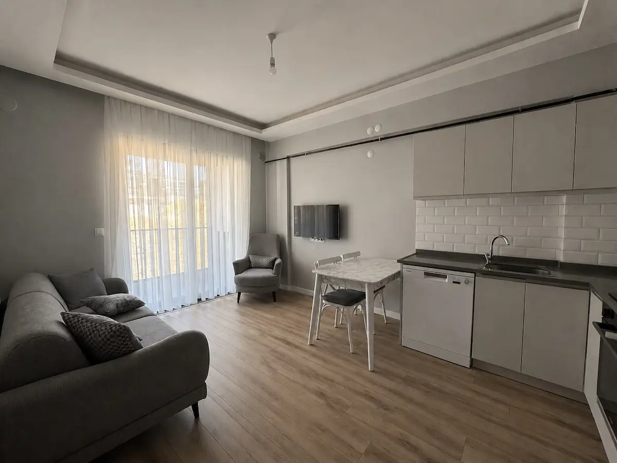REMAX SOFT'TAN KORUCUK EAH ÖNÜNDE KİRALIK EŞYALI 1+1 SIFIR DAİRE