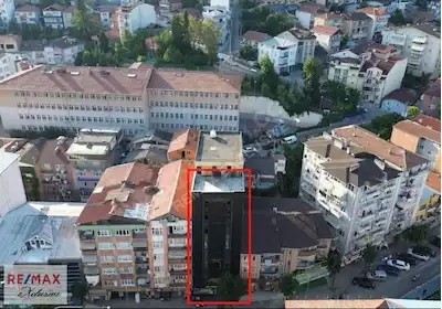 İZMIT MERKEZ'DE 10 KATLI 1534 M2DEVREN KIRALIK MAĞAZA