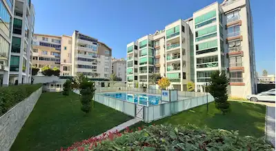 REMAX BEYAZ GEÇİTTE HAVUZLU SİTE İÇİNDE 3+1 BAKIMLI LÜKS DAİRE