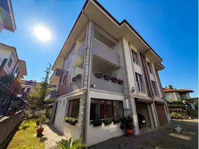 REMAX EMEL KARAGÖZ SERDİVAN 214 M² ARSA PAYLI FOURLEX VİLLA