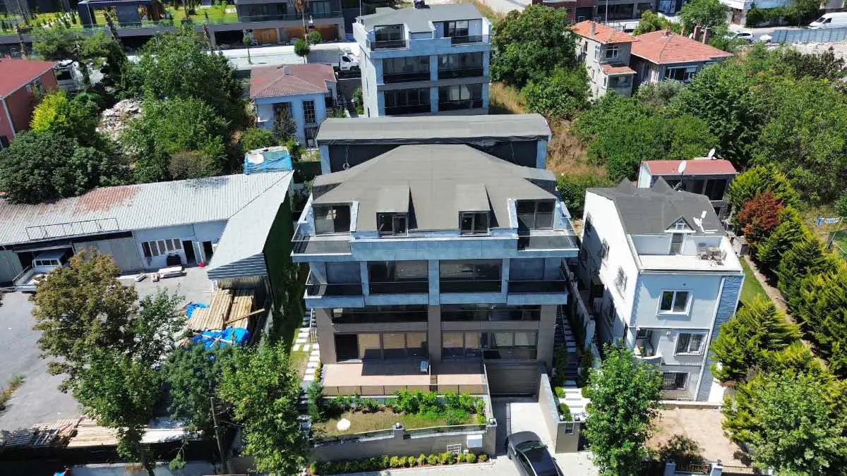FİRÜZKÖY'DE GÖL MANZARALI ASANSÖRLÜ,OTOPARKLI,HAVUZLU VİLLA