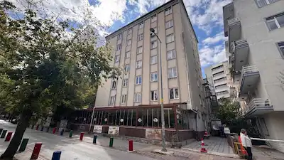 KIZILAY ADAKALE SOKAKTA 60 M2 6 ADET YAPILI OFİİS