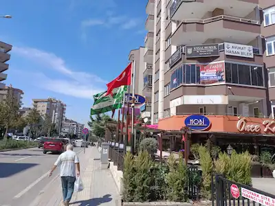 REMAX LEON FSM BULVARI 'NDA KIRALIK 5 ODALI OFIS