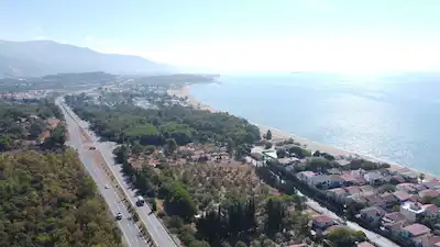 İZMİR GÜMÜLDÜR’DE DENİZE 50 METRE MESAFEDE SATILIK  TERMAL TURİZM İMARLI 
6902 M2  ARSA