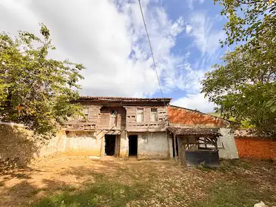 REMAX LAVANDA YENİCE MAH. SATILIK MÜSTAKİL EV VE ARSASI