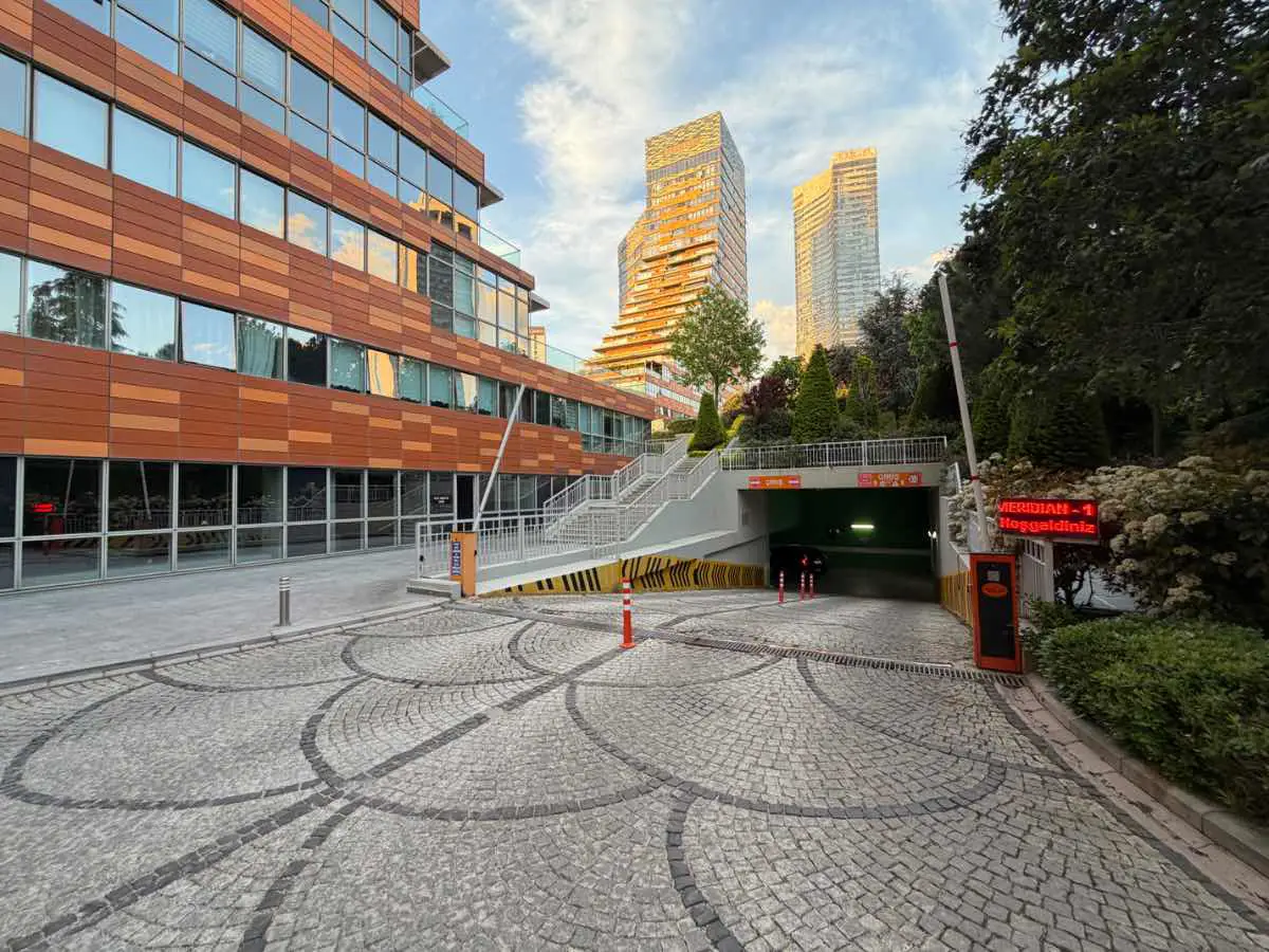 VARYAP MERİDİAN ATAŞEHİR’DE GÜNEY CEPHE 23. KAT 3+1 | 160 M² | KREDİYE UYGUN 3