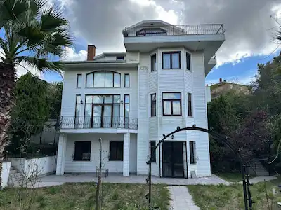 BEYKOZ ÇAVUŞBAŞI ÇIFTLIK MAH.'DE KIRALIK 470 M² 6+3 VILLA MÜŞTEMILATLI GENİŞ BAHÇELİ