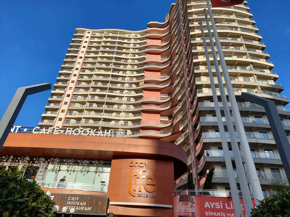 ESENYURT ÖNAY LİFE RESİDENCE 15. KAT GENİŞ BALKONLU KİRALIK 1+1 DAİRE