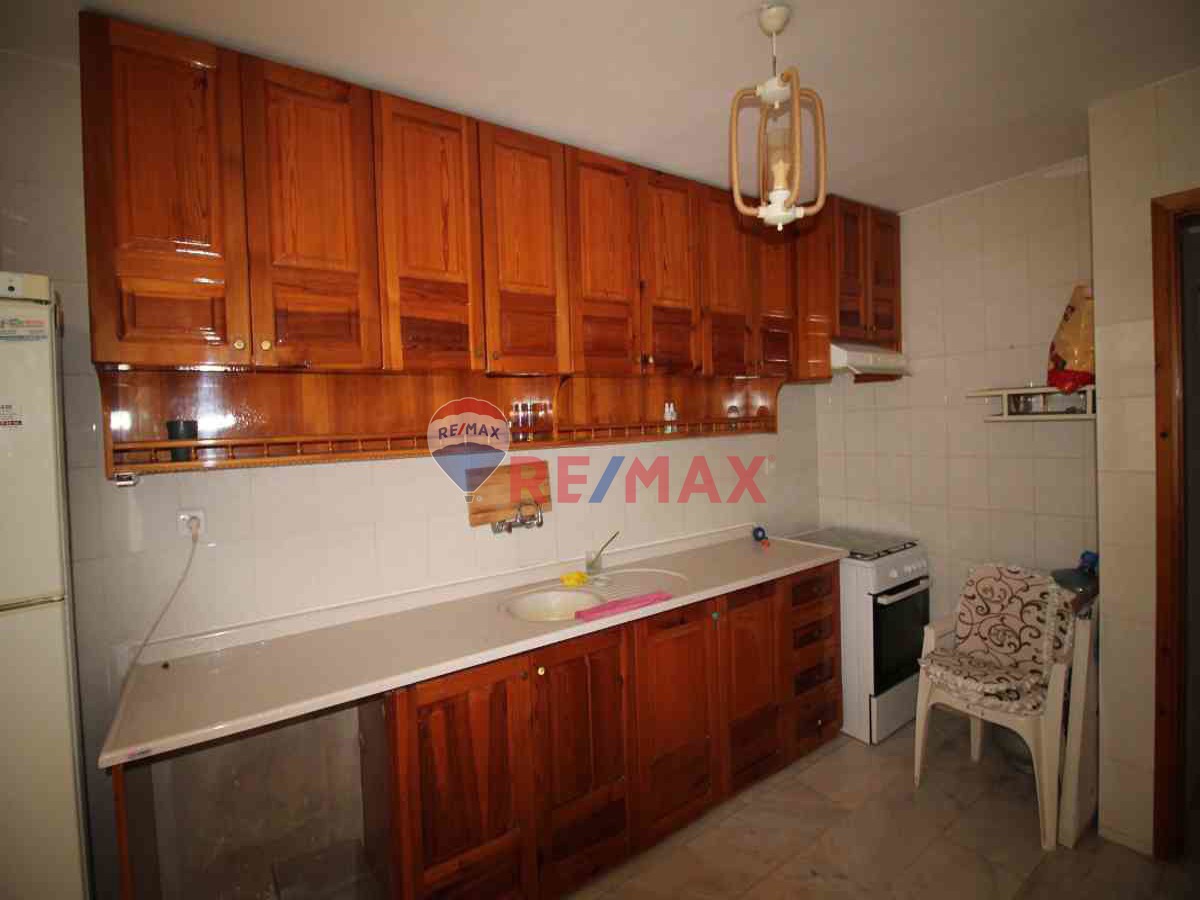 DIDIM ÇAMLIK MAHALLESI'NDE ALTINKUM PLAJI'NIN BIR SOKAK GERISINDE SATILIK DENIZ MANZARALI BINA