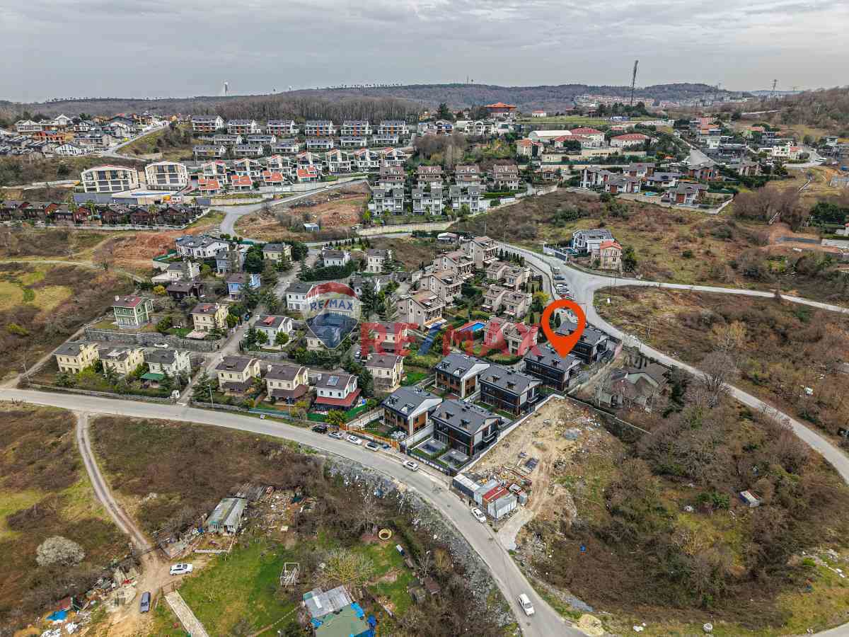 SARIYER ZEKERİYAKÖY'DE OTURUMA HAZIR MODERN SATILIK VİLLALAR 