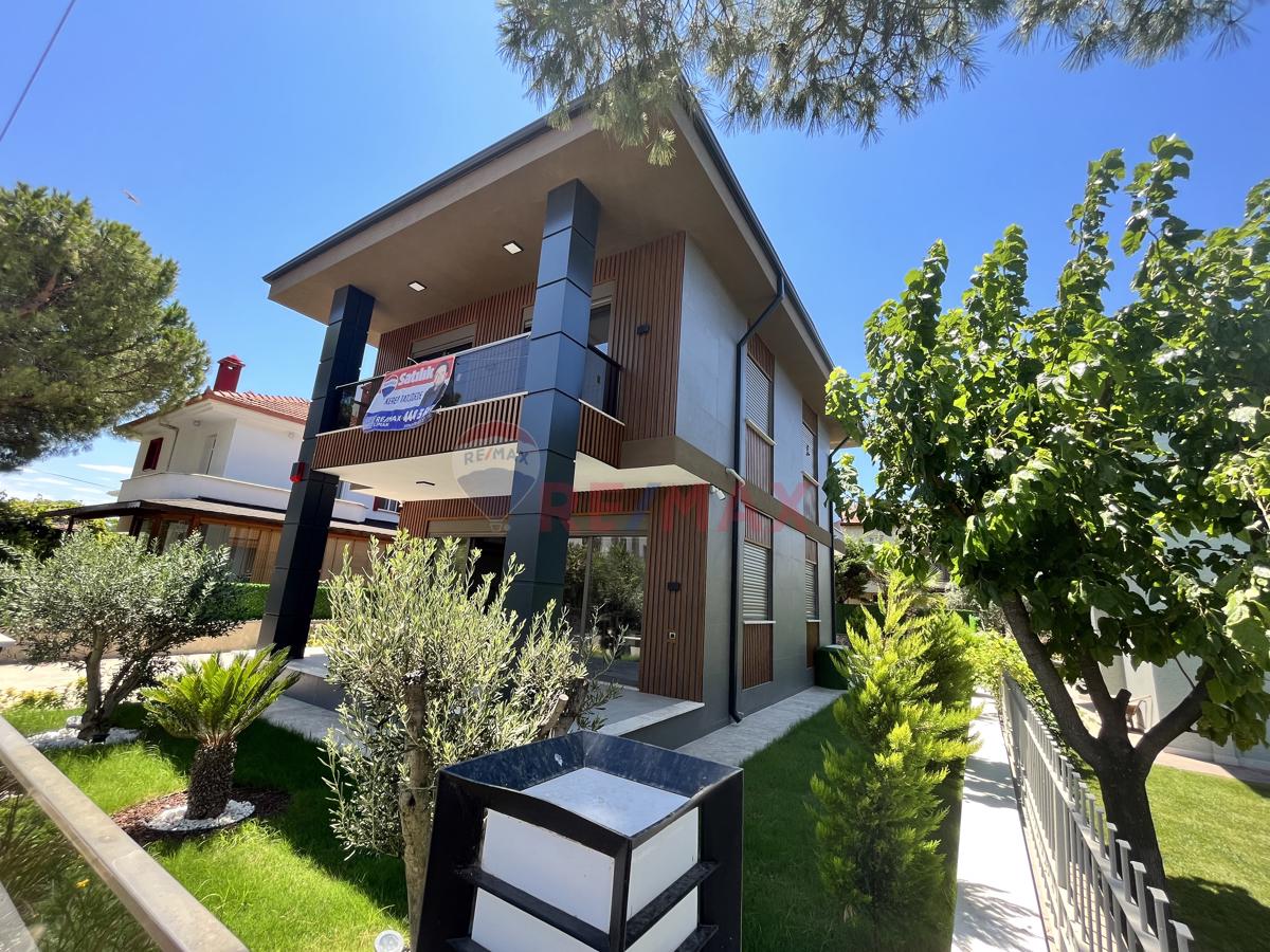 AYVALIK CUNDA ADASINDA  AKILLI SISTEM HAVUZLU 3+1 MÜSTAKIL SATILIK VILLA