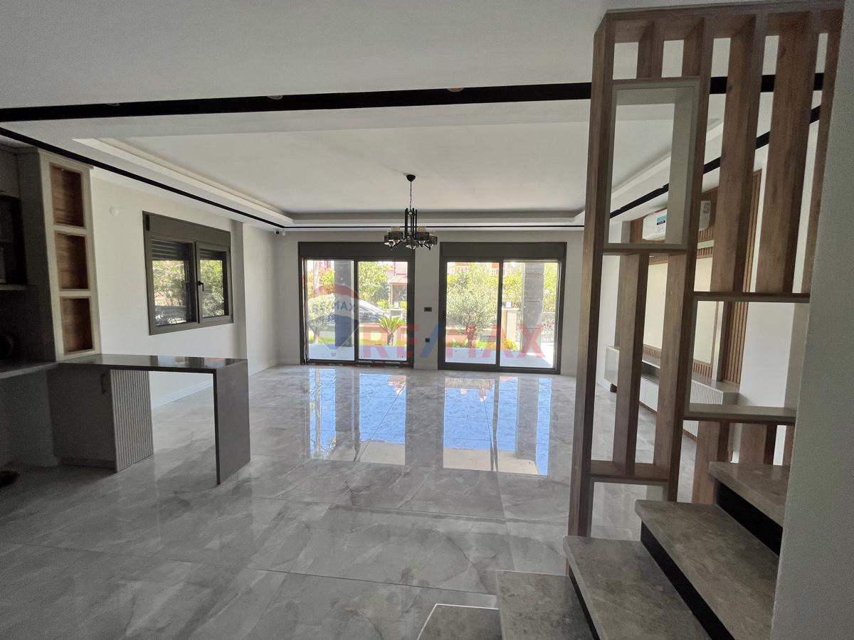 AYVALIK CUNDA ADASINDA  AKILLI SISTEM HAVUZLU 3+1 MÜSTAKIL SATILIK VILLA