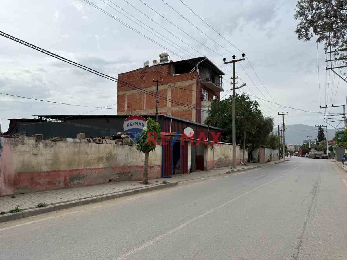 ÖDEMIŞ HÜRRIYET MAHALLESI’NDE 305 M² ARSA İÇINDE 2 TAŞ MÜSTAKIL EV – YATIRIMLIK FIRSAT!