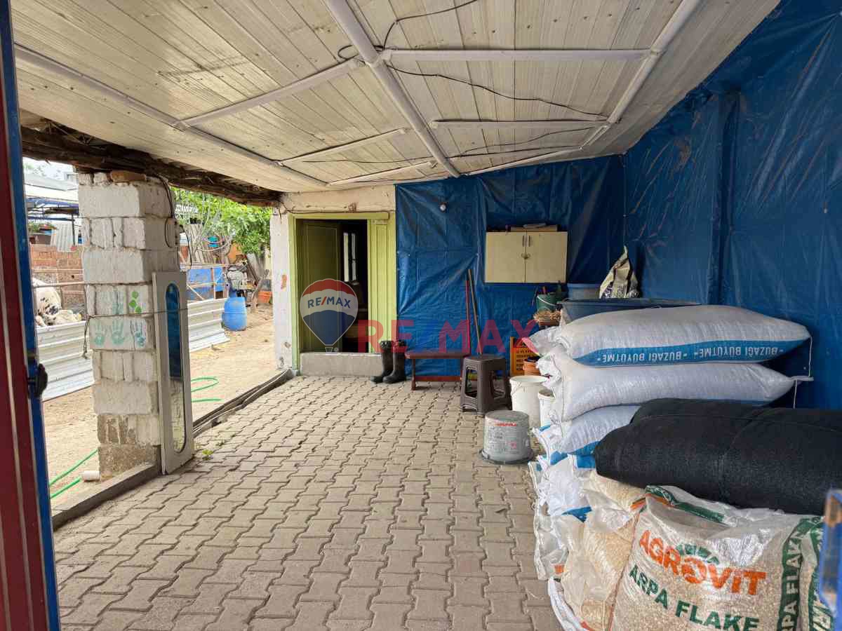 ÖDEMIŞ HÜRRIYET MAHALLESI’NDE 305 M² ARSA İÇINDE 2 TAŞ MÜSTAKIL EV – YATIRIMLIK FIRSAT!