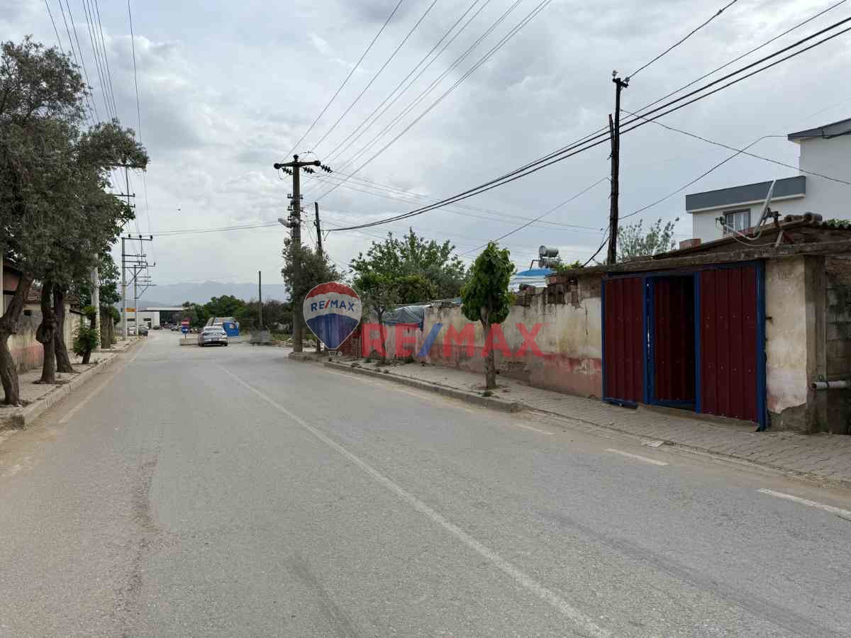 ÖDEMIŞ HÜRRIYET MAHALLESI’NDE 305 M² ARSA İÇINDE 2 TAŞ MÜSTAKIL EV – YATIRIMLIK FIRSAT!