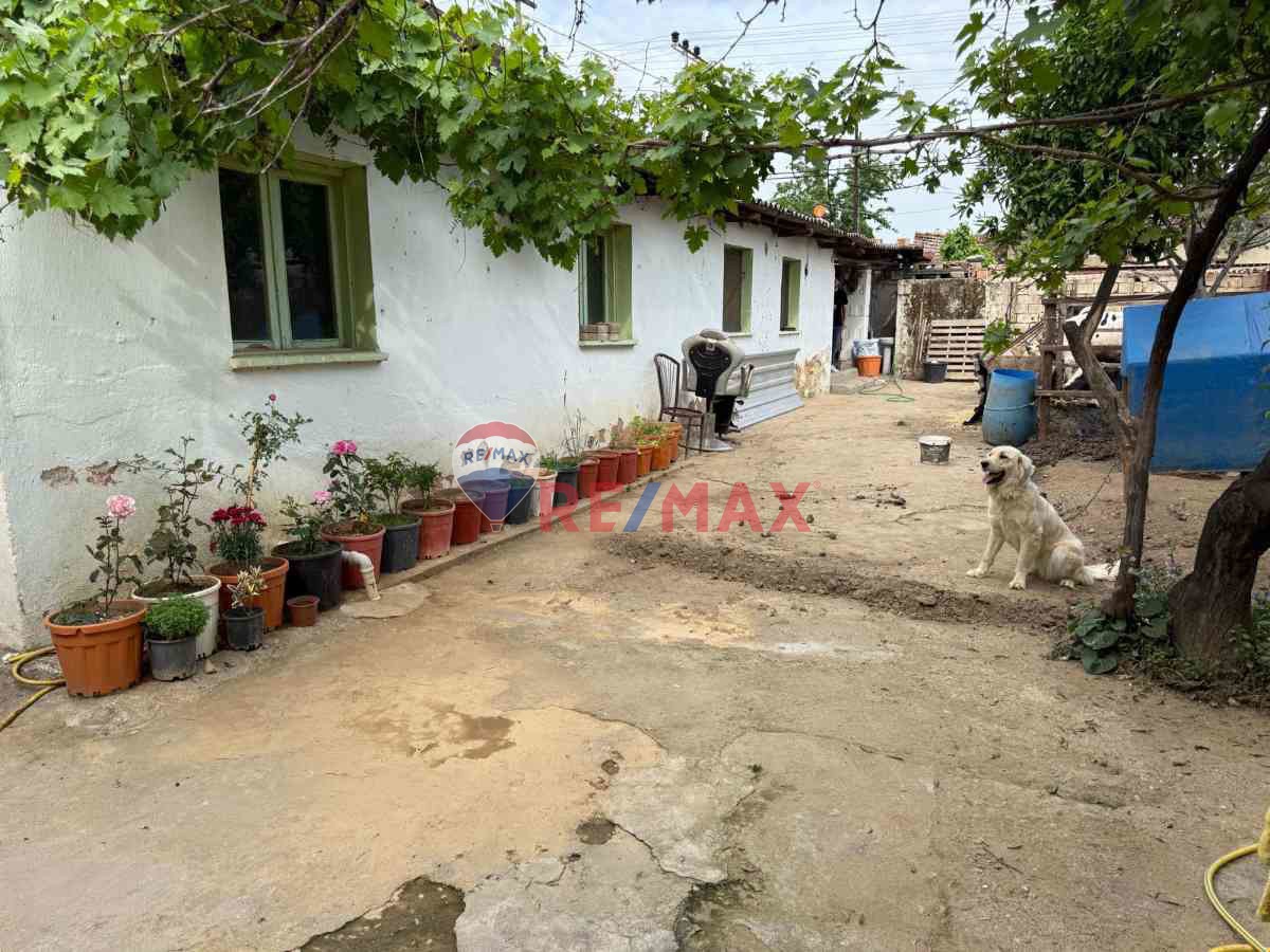 ÖDEMIŞ HÜRRIYET MAHALLESI’NDE 305 M² ARSA İÇINDE 2 TAŞ MÜSTAKIL EV – YATIRIMLIK FIRSAT!