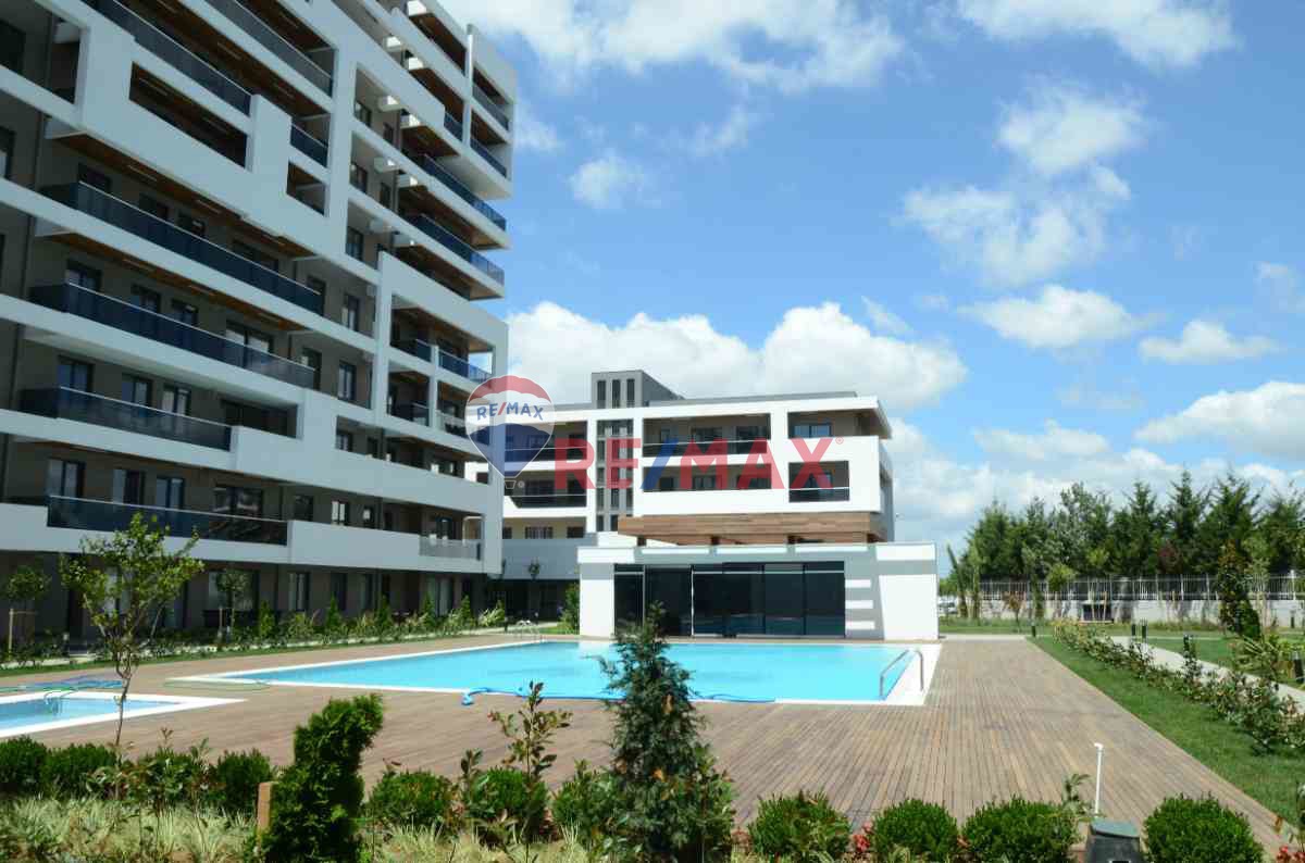 SKY NOVİTA SİTESİNDE HAVUZ CEPHE FUL EŞYALI 2+1 KİRALIK DAİRE