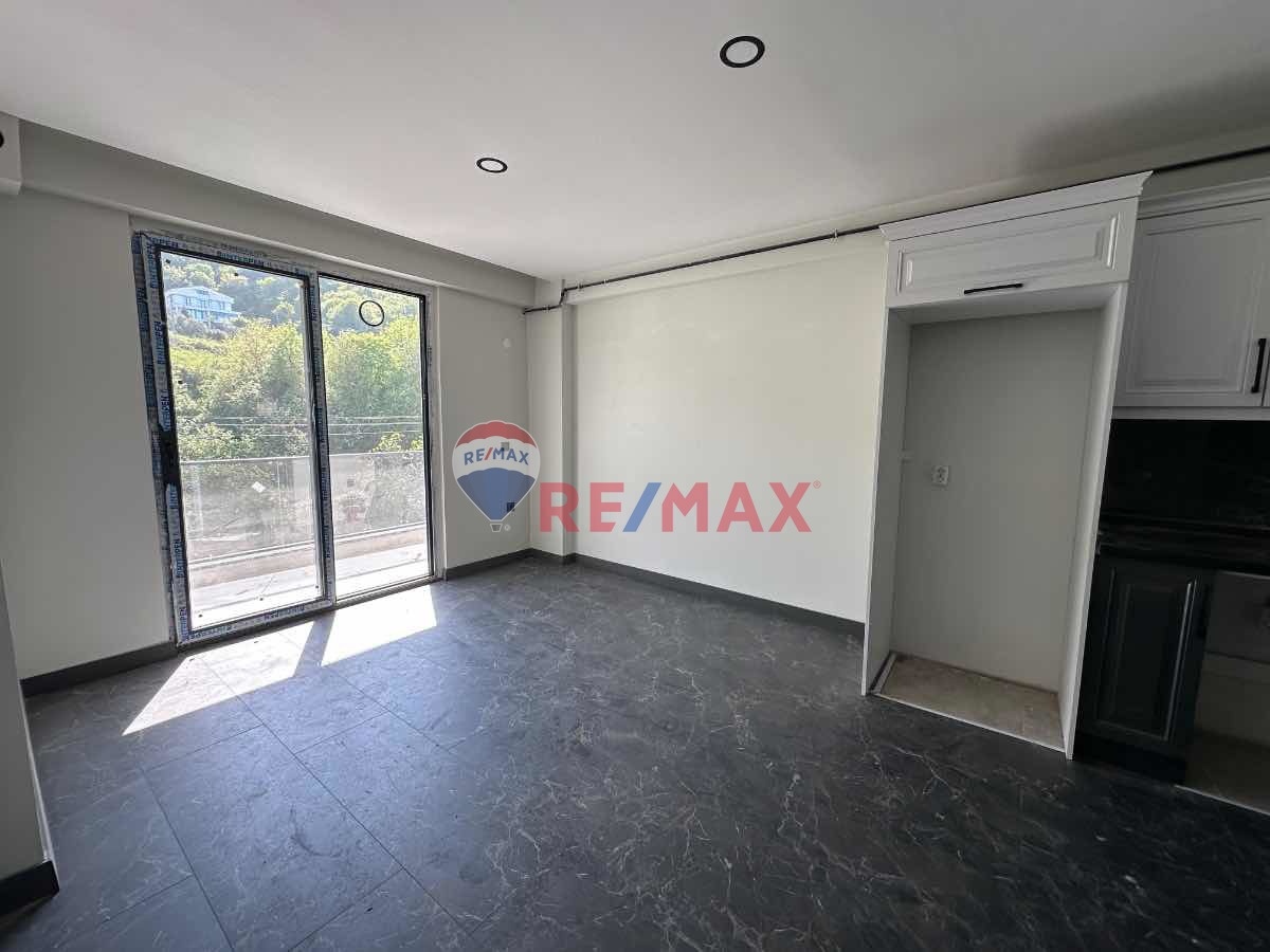 İNCESU' DA SATILIK DOĞA MANZARALI ANA YOLA CEPHE GENİŞ LÜKS 1+1