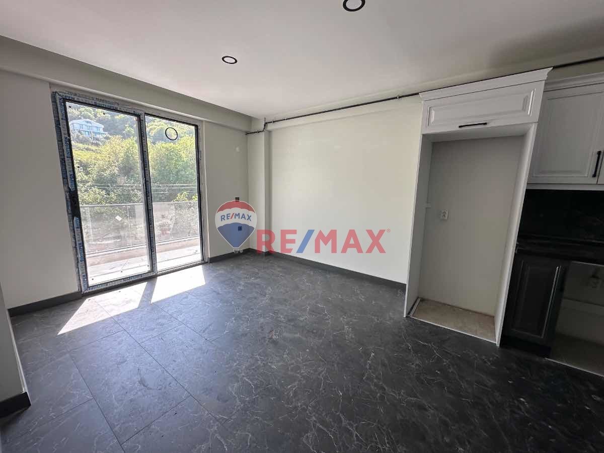 İNCESU' DA SATILIK DOĞA MANZARALI ANA YOLA CEPHE GENİŞ LÜKS 1+1