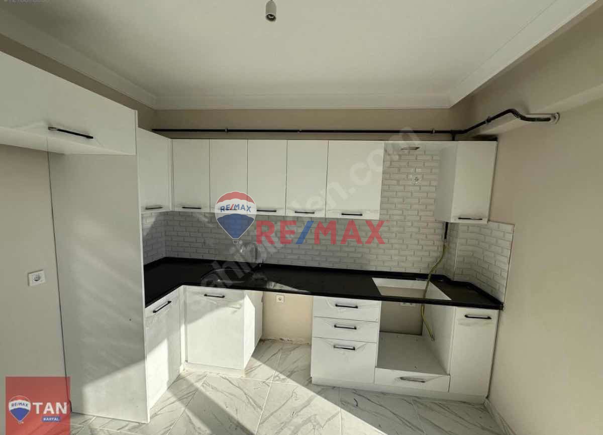 KARTEPE F.S.M MALLESİNDE SATILIK 2+1 ARA KAT DAİRE