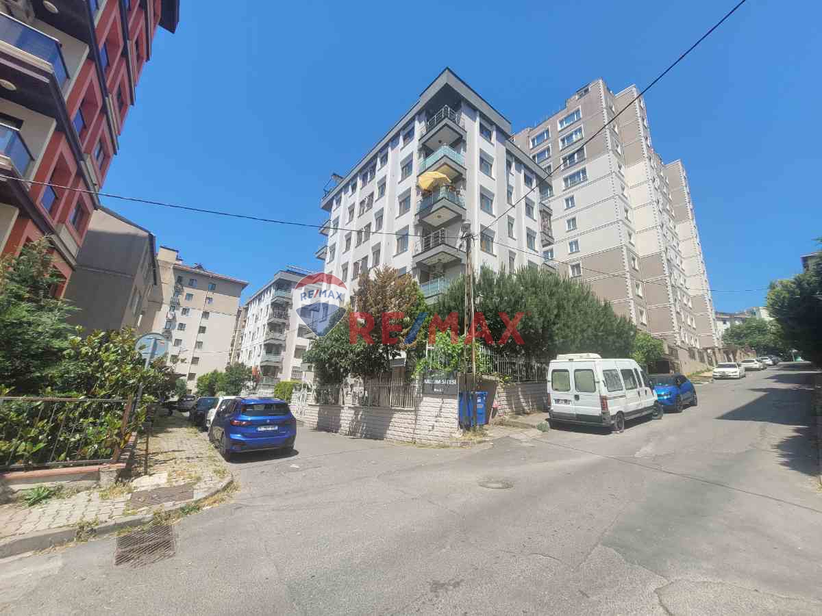 ATAŞEHİR YENİŞEHİR ARZUM SİTESİ BOŞ 3+1