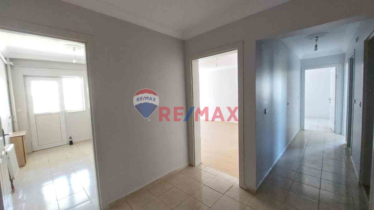 ALIAĞA SITELER MH TOKI'DE KIRALIK GENIŞ TIP 2+1 ARA KAT DAIRE