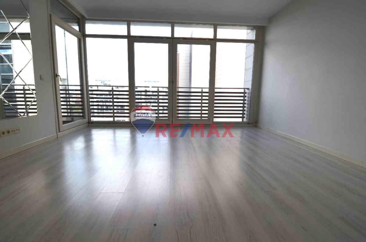REMAX PROF SANCAKTEPE SİNPAŞ AQUA CITY 2010 KİRALIK HAVUZ CEPHELİ BALKONLU 2+1 DAİRE