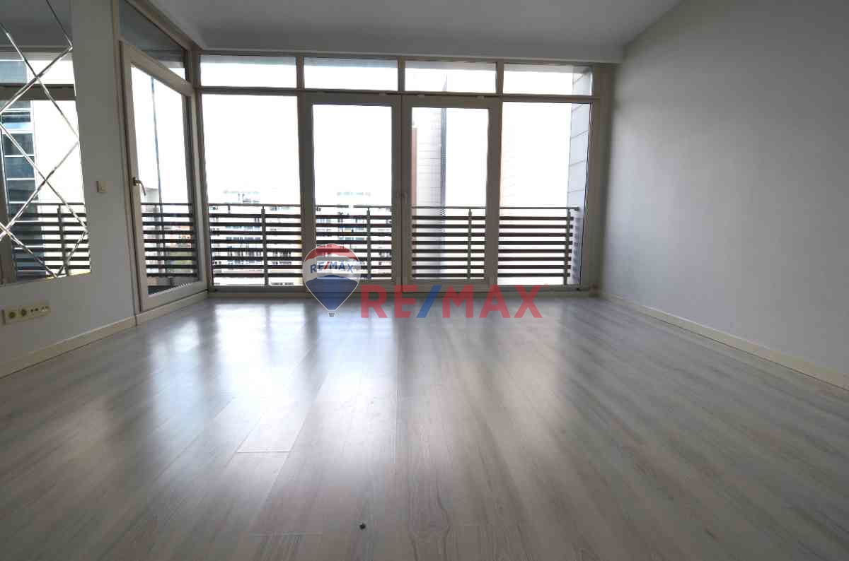 REMAX PROF SANCAKTEPE SİNPAŞ AQUA CITY 2010 KİRALIK HAVUZ CEPHELİ BALKONLU 2+1 DAİRE