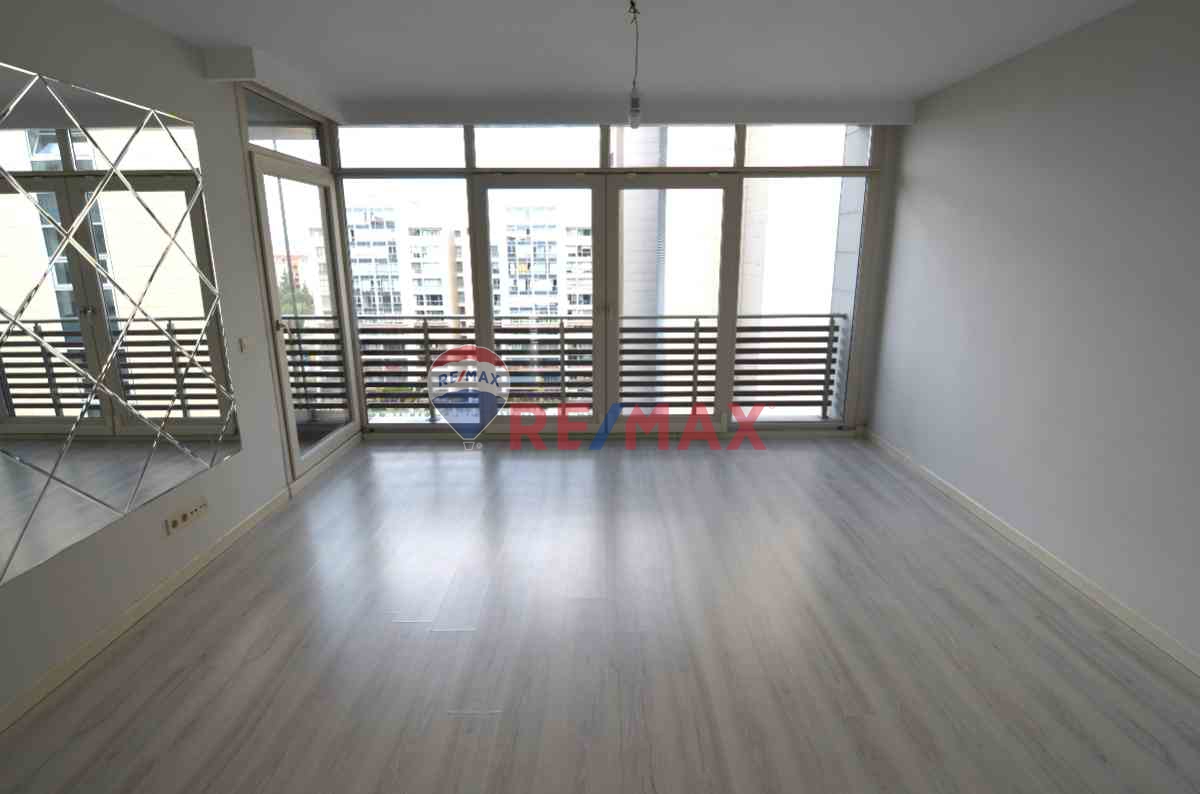 REMAX PROF SANCAKTEPE SİNPAŞ AQUA CITY 2010 KİRALIK HAVUZ CEPHELİ BALKONLU 2+1 DAİRE