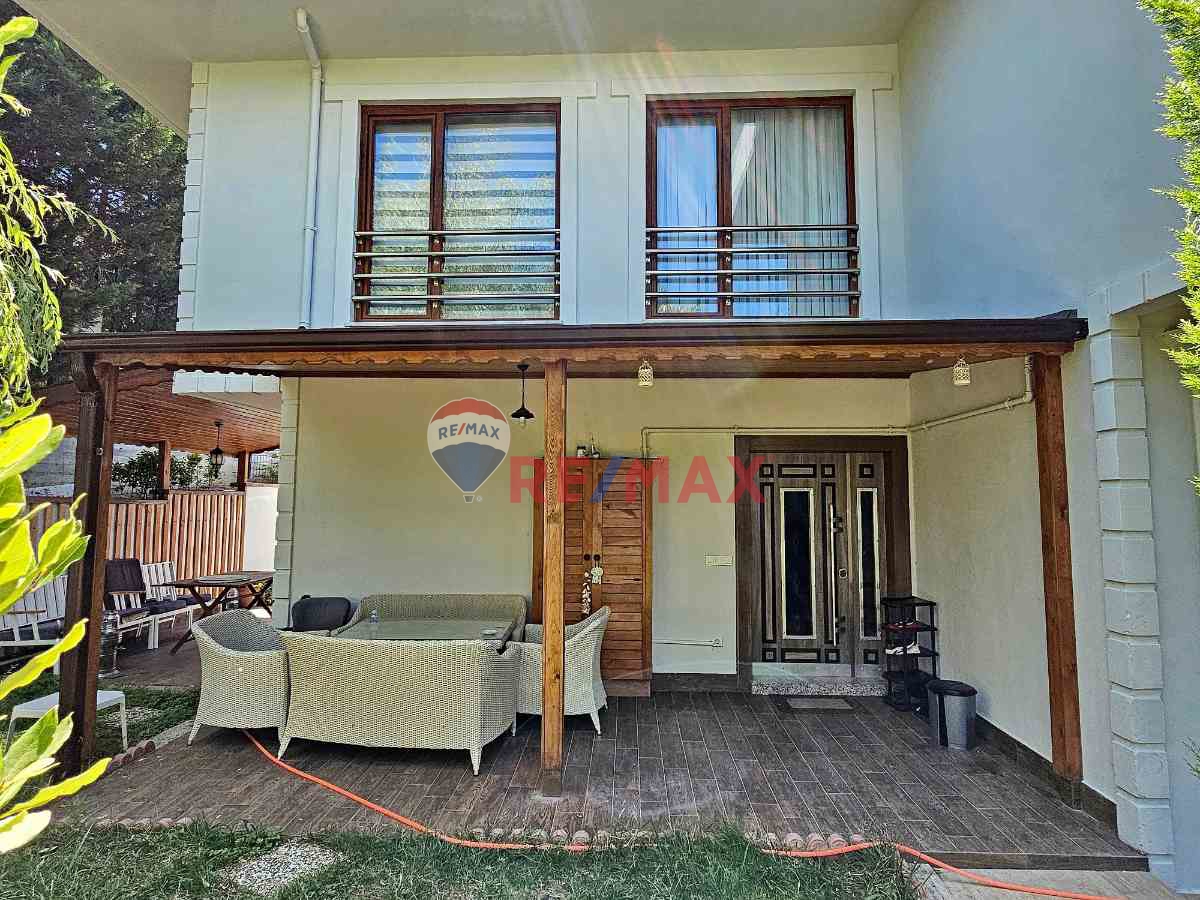 ŞİLE'DE 5+2 HAVUZLU BARBEKÜLÜ EŞYALI MÜSTAKİL DUBLEKS VİLLA