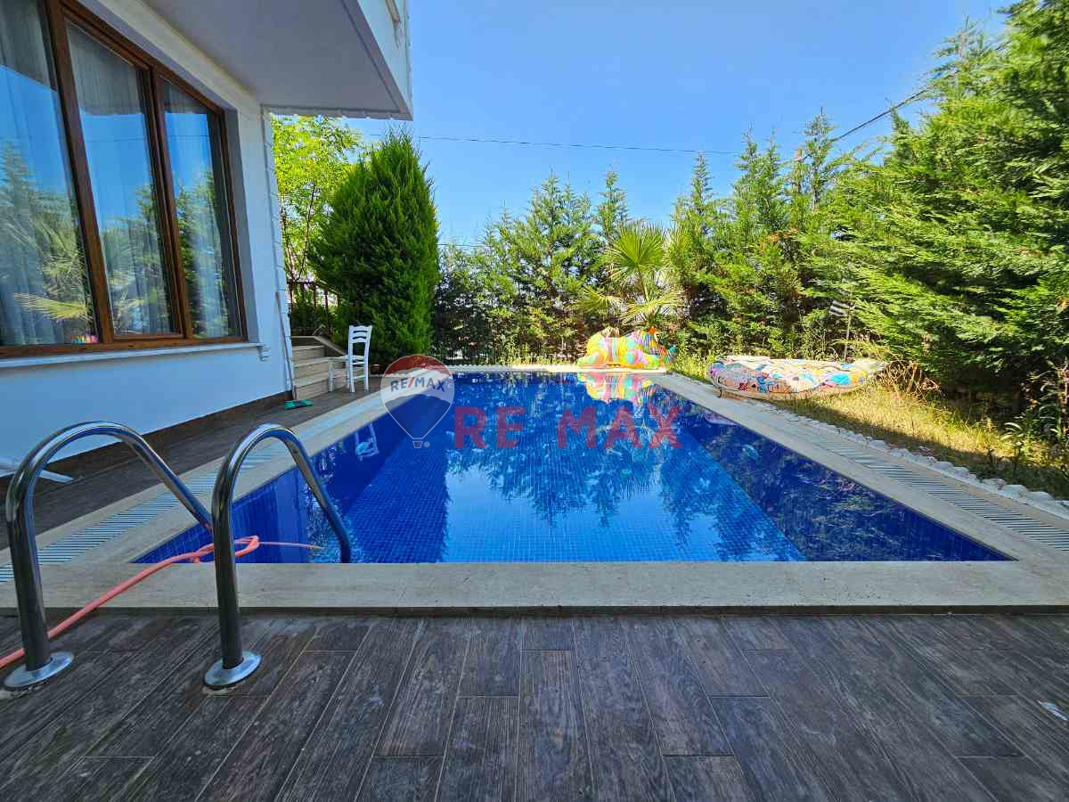 ŞİLE'DE 5+2 HAVUZLU BARBEKÜLÜ EŞYALI MÜSTAKİL DUBLEKS VİLLA