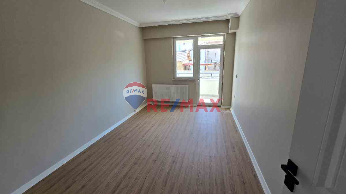 PEHLİVANKÖY MERKEZDE SATILIK 2+1 YENİ DAİRE